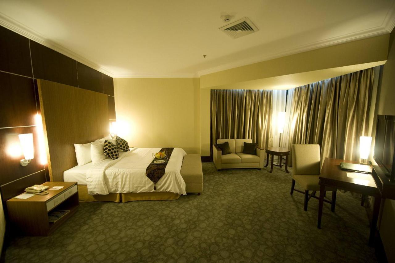 Emerald Garden International Hotel Medan Exterior foto